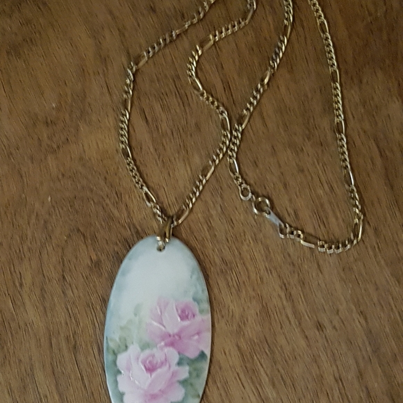 Vintage porcelain hand painted pendant necklace - Picture 3 of 5